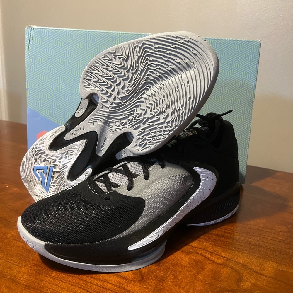 Nike Zoom Freak 4 DJ6149-001 Black/Light Gray Men Basketball Shoes Oreo - Picture 1 of 9